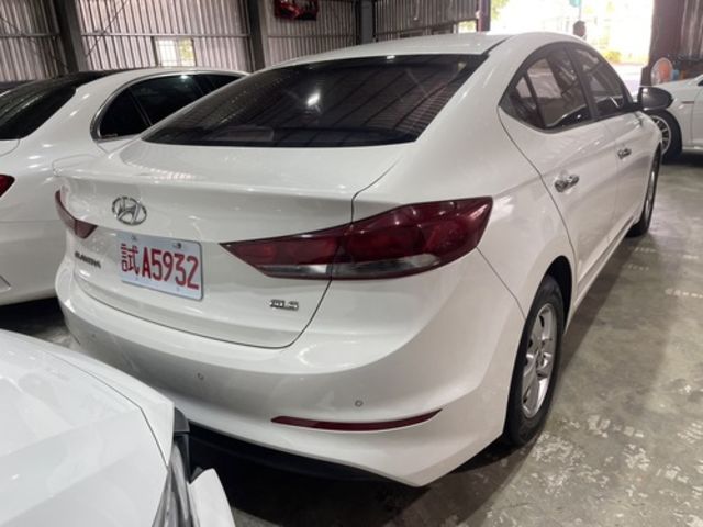 HYUNDAI現代 ELANTRA  第2張相片