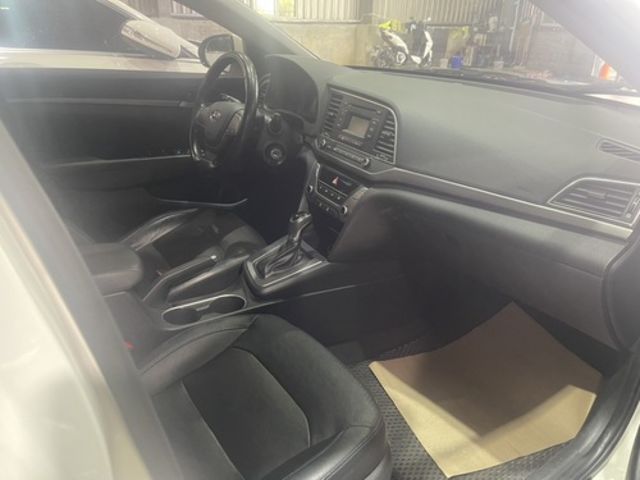 HYUNDAI現代 ELANTRA  第5張相片