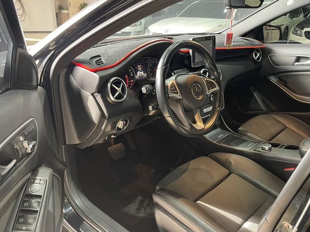 M-BENZ賓士 A180  第5張相片