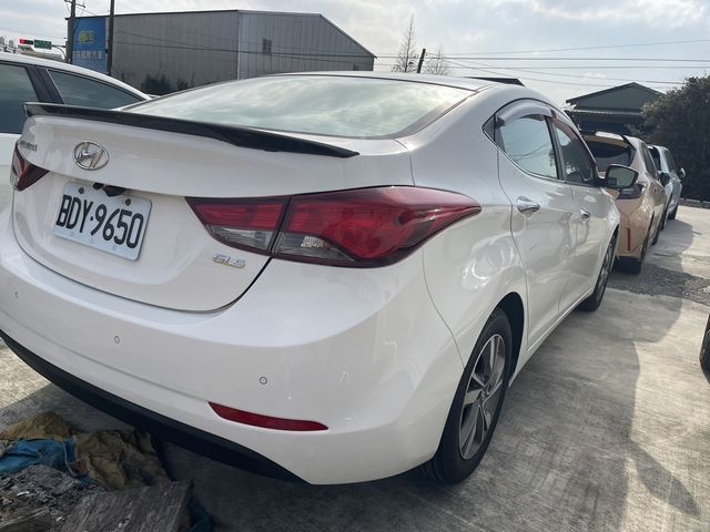 HYUNDAI現代 ELANTRA  第2張相片