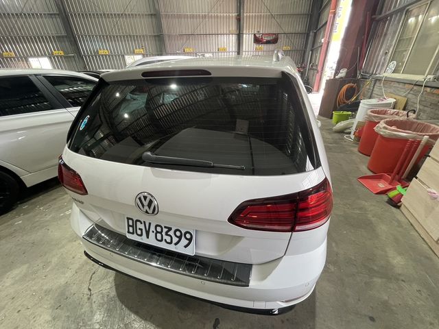 VOLKSWAGEN福斯 GOLF VARIANT  第4張相片