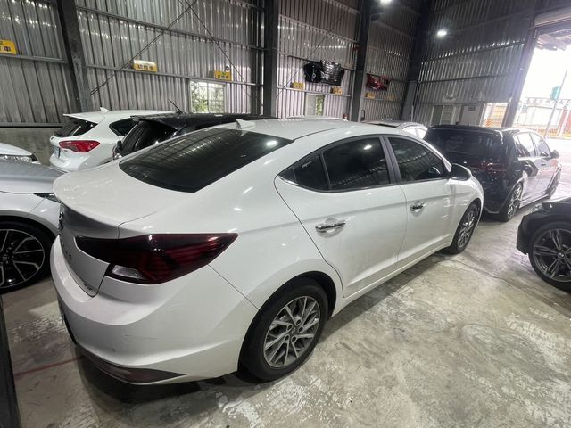 HYUNDAI現代 ELANTRA  第2張相片