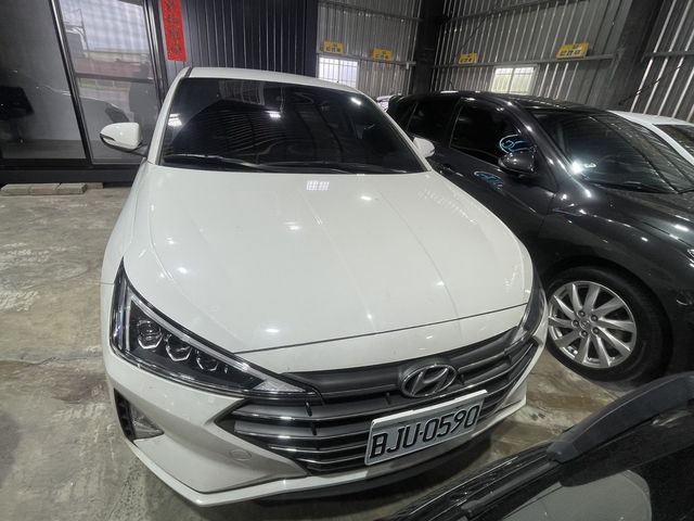 HYUNDAI現代 ELANTRA  第3張相片