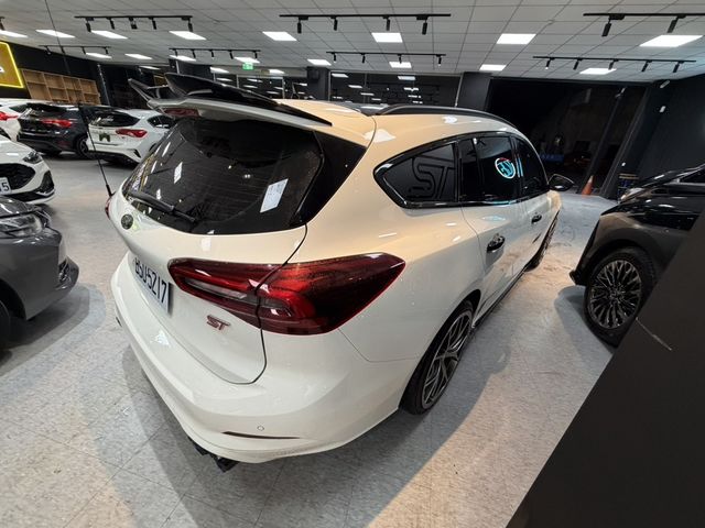 FORD福特 FOCUS WAGON  第2張相片