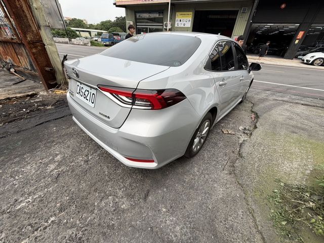 TOYOTA豐田 COROLLA ALTIS HYBRID  第2張相片