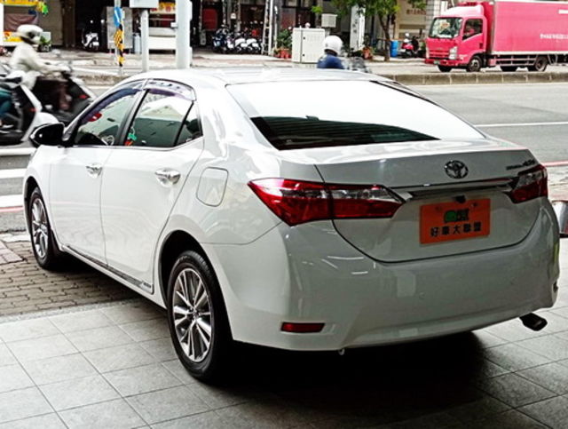 TOYOTA豐田 ALTIS  第2張相片