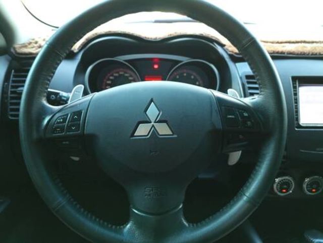 MITSUBISHI三菱 OUTLANDER  第5張相片