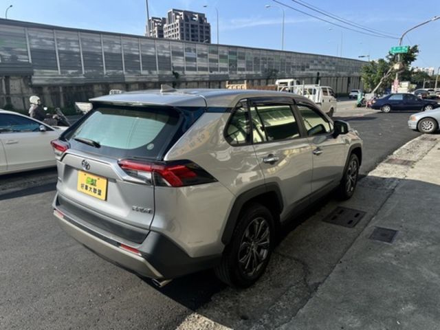 TOYOTA豐田 RAV4  第2張相片
