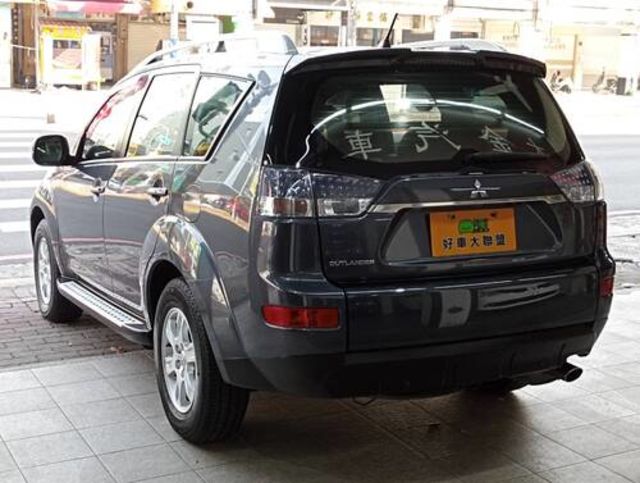 MITSUBISHI三菱 OUTLANDER  第2張相片