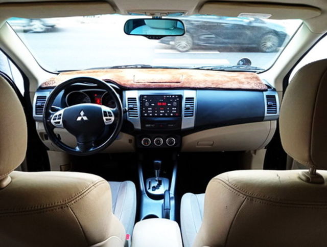 MITSUBISHI三菱 OUTLANDER  第7張相片