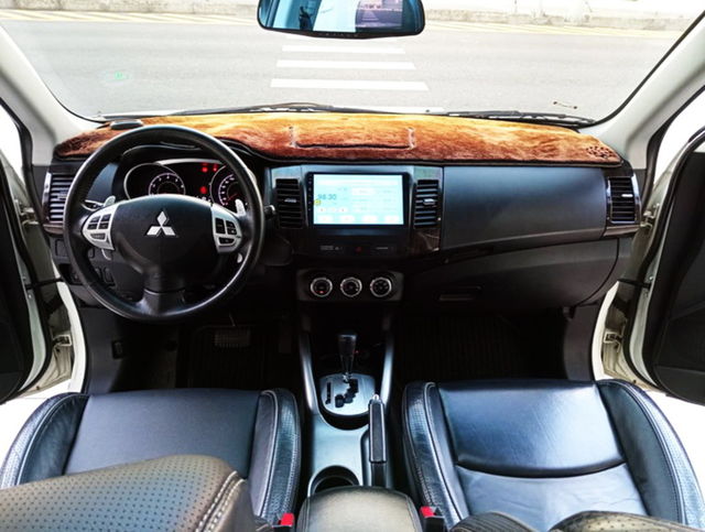MITSUBISHI三菱 OUTLANDER  第8張相片