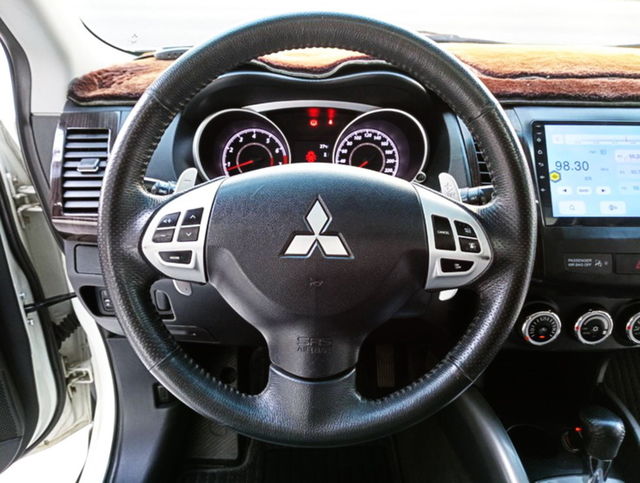 MITSUBISHI三菱 OUTLANDER  第9張相片