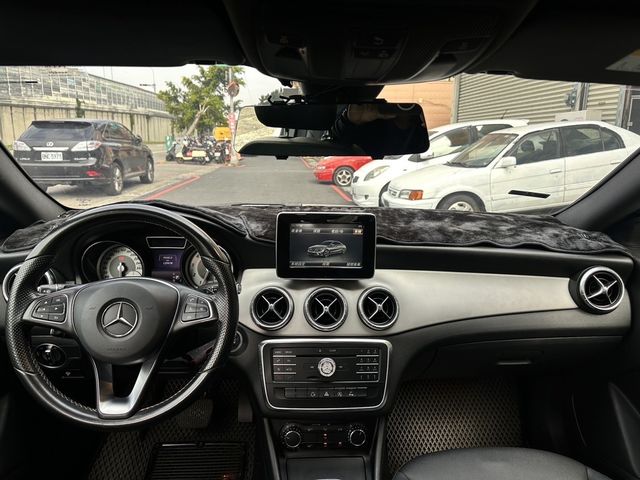 M-BENZ賓士 CLA220  第4張相片