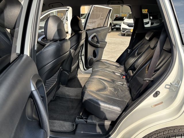 TOYOTA豐田 RAV4  第9張相片