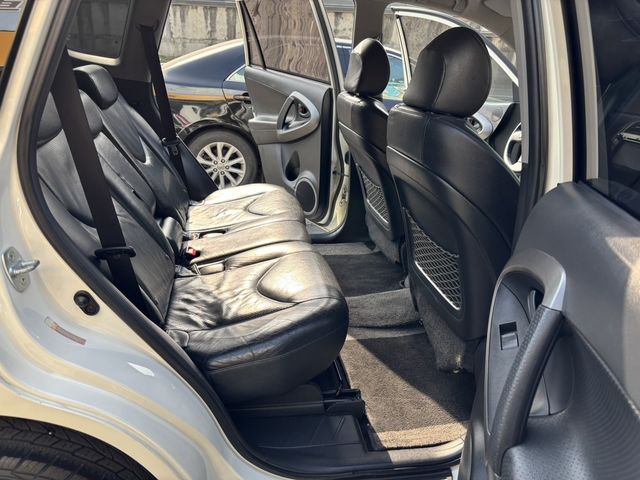TOYOTA豐田 RAV4  第15張相片
