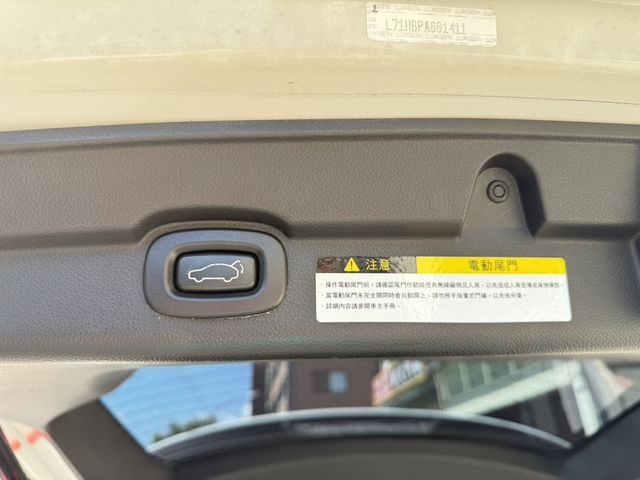 LUXGEN納智捷 URX  第15張相片