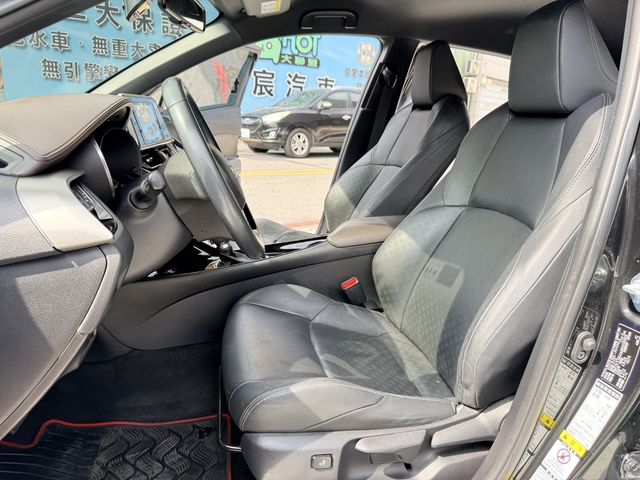 TOYOTA豐田 C-HR  第10張相片