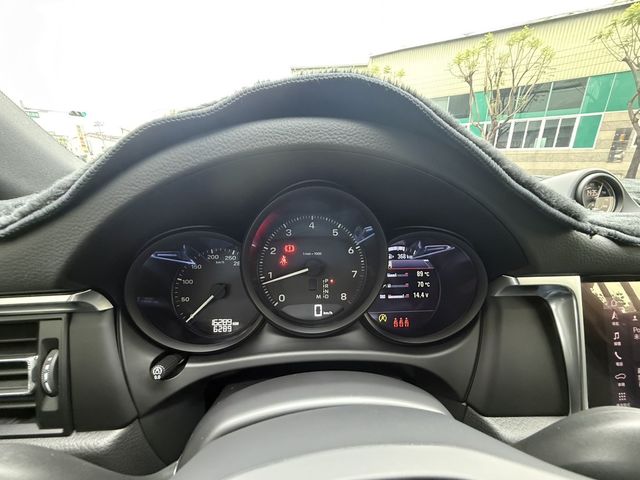 PORSCHE保時捷 MACAN  第11張相片