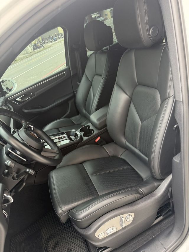 PORSCHE保時捷 MACAN  第14張相片