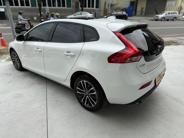 VOLVO富豪 V40  第4張相片