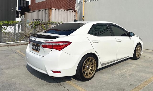 TOYOTA豐田 ALTIS  第2張相片
