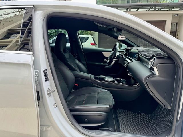 M-BENZ賓士 A180  第14張相片