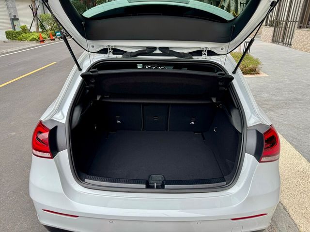 M-BENZ賓士 A180  第15張相片