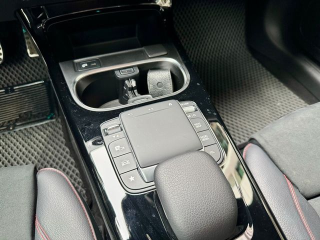 M-BENZ賓士 A180  第17張相片