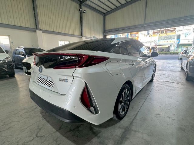 TOYOTA豐田 PRIUS PHV  第2張相片
