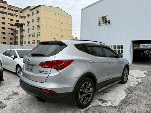 HYUNDAI現代 SANTA FE  第2張相片