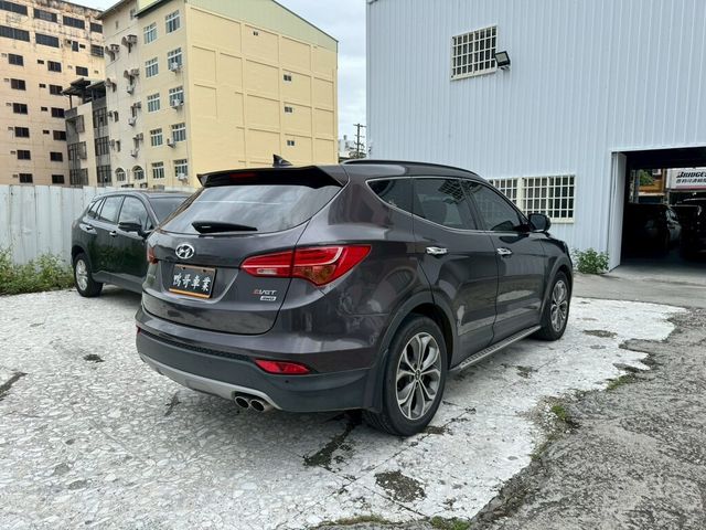 HYUNDAI現代 SANTA FE  第2張相片