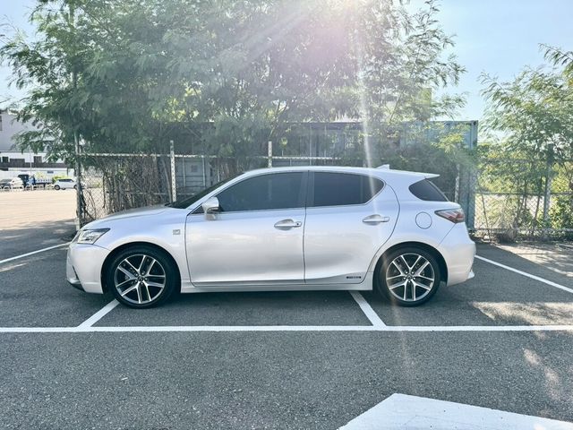 LEXUS凌志 CT200H  第6張相片