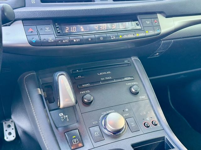 LEXUS凌志 CT200H  第20張相片