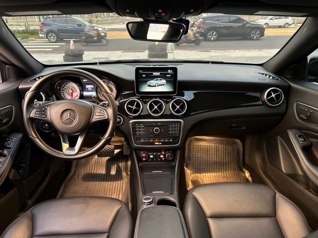 2015年 M-Benz  CLA250  2.0  第5張相片