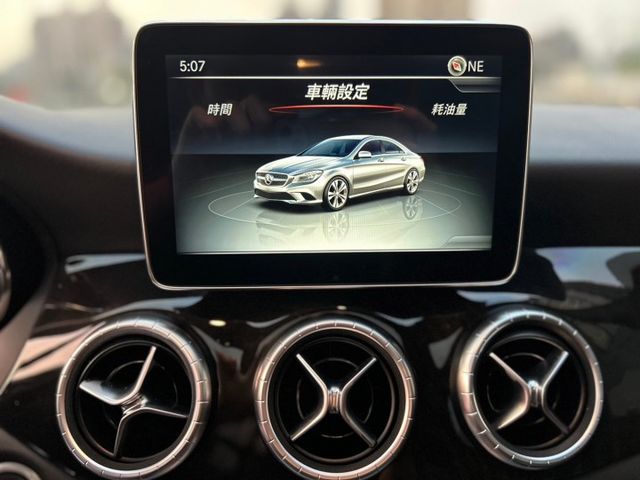 2015年 M-Benz  CLA250  2.0  第9張相片