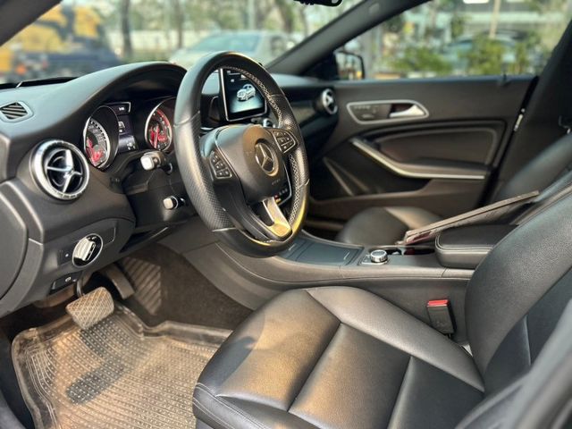 2015年 M-Benz  CLA250  2.0  第14張相片