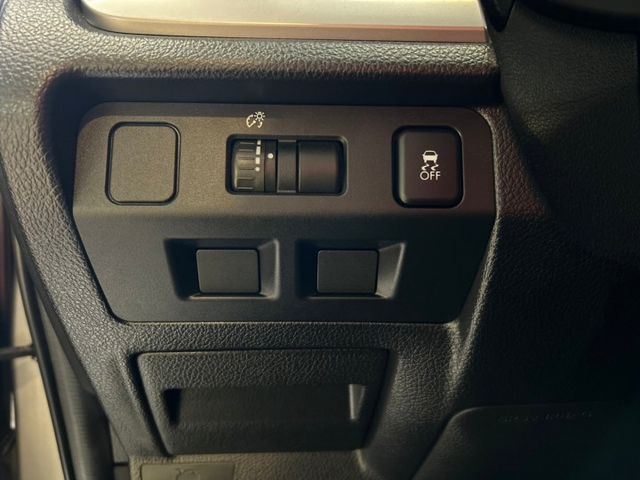 HID、方向盤快控、定速、循跡、斜坡起步、ISOFIX  第14張相片