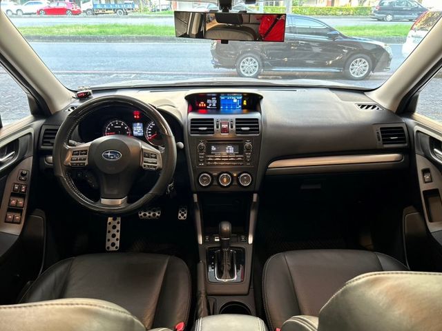 HID、方向盤快控、定速、循跡、斜坡起步、ISOFIX  第15張相片