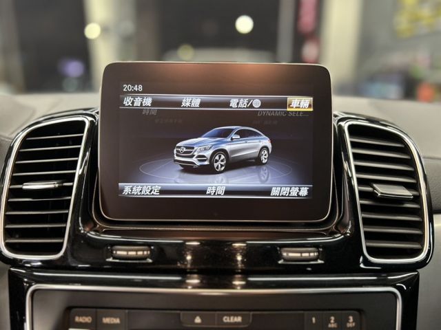 2018年式 全景天窗、電動尾門、自動停車系統、衛星導航  第9張相片