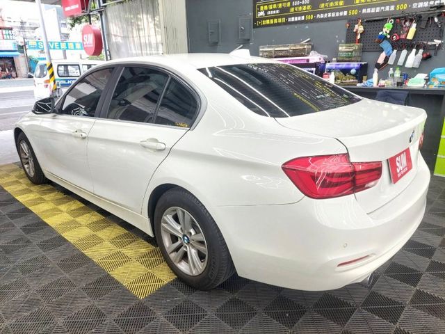 總代理、i-key、前後霧燈、定速、斜坡起步、ABS、倒車影像  第18張相片