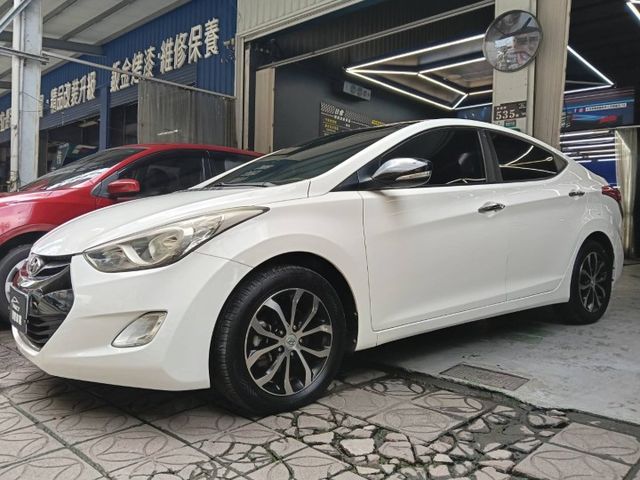 ABS、前後霧燈、i-key、定速、電動天窗、循跡  第4張相片