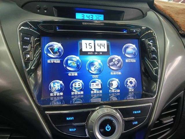 ABS、前後霧燈、i-key、定速、電動天窗、循跡  第11張相片
