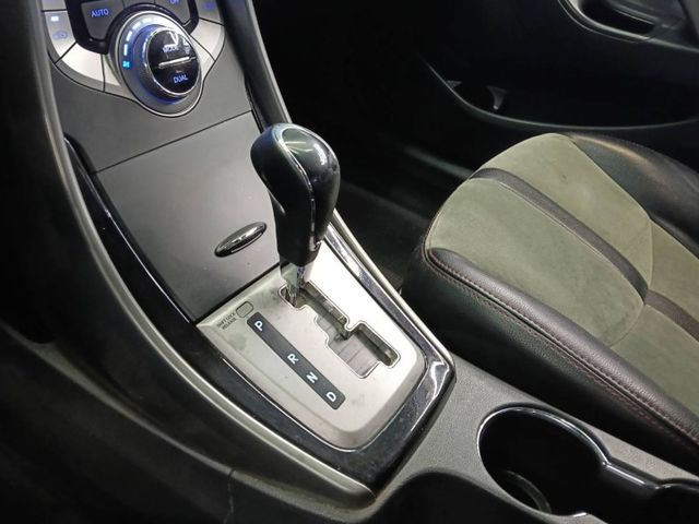 ABS、前後霧燈、i-key、定速、電動天窗、循跡  第13張相片