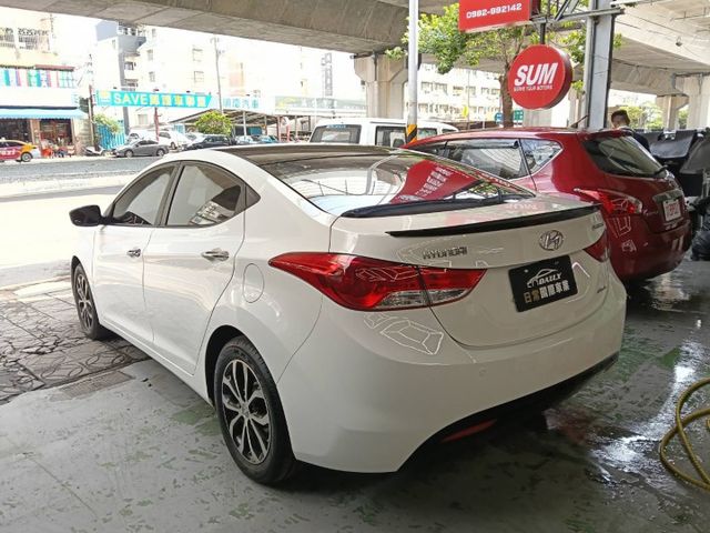 ABS、前後霧燈、i-key、定速、電動天窗、循跡  第18張相片