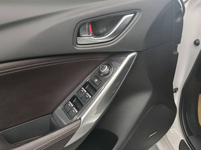 i-key、HID頭燈、定速、電動天窗、車道偏離警示  第5張相片