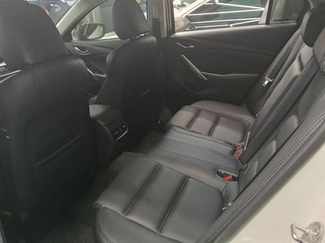 i-key、HID頭燈、定速、電動天窗、車道偏離警示  第15張相片