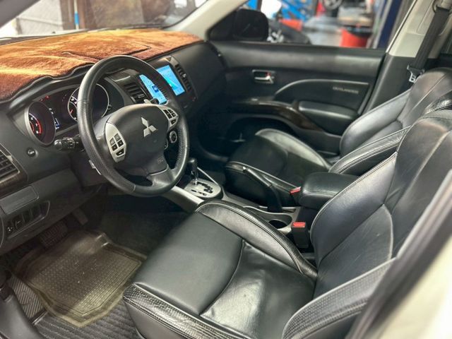 前後霧燈、電動天窗、定速、車頂行李架、ISOFIX、後座分離  第6張相片