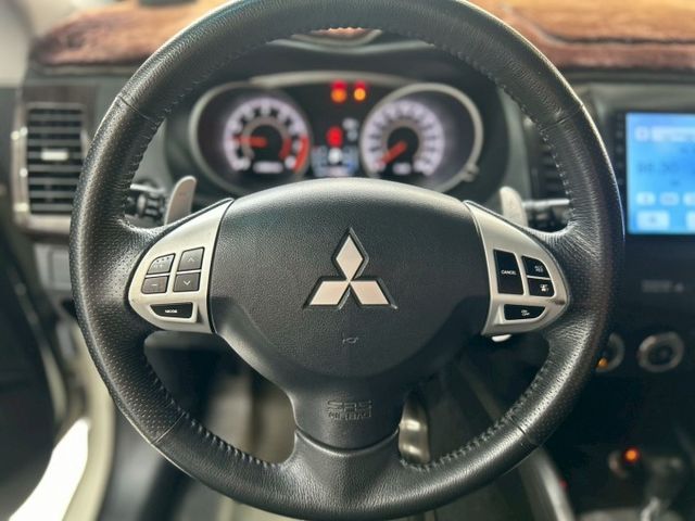 前後霧燈、電動天窗、定速、車頂行李架、ISOFIX、後座分離  第9張相片