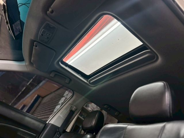前後霧燈、電動天窗、定速、車頂行李架、ISOFIX、後座分離  第10張相片