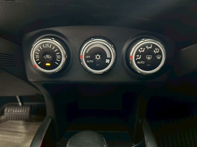 前後霧燈、電動天窗、定速、車頂行李架、ISOFIX、後座分離  第12張相片
